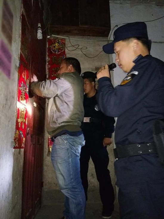 文昌粗心妈妈误将幼女锁家中 