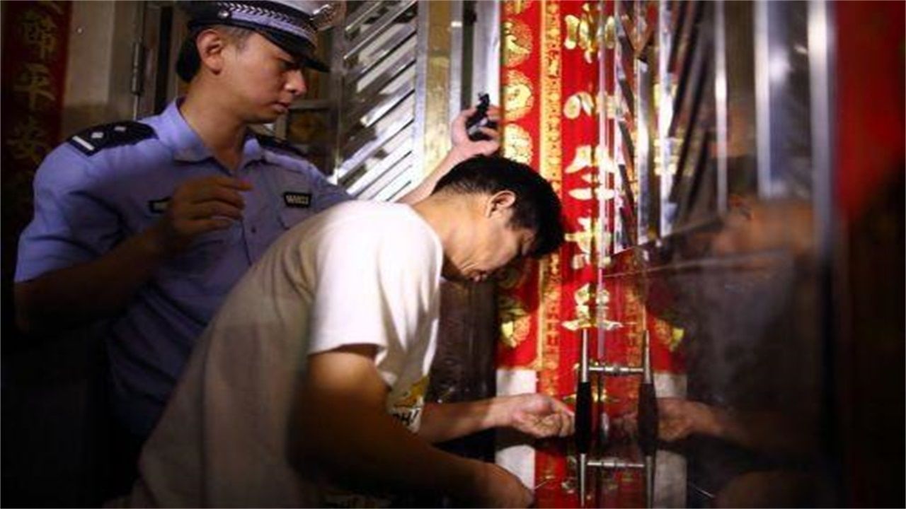 文昌请开锁师傅开了锁后，师傅